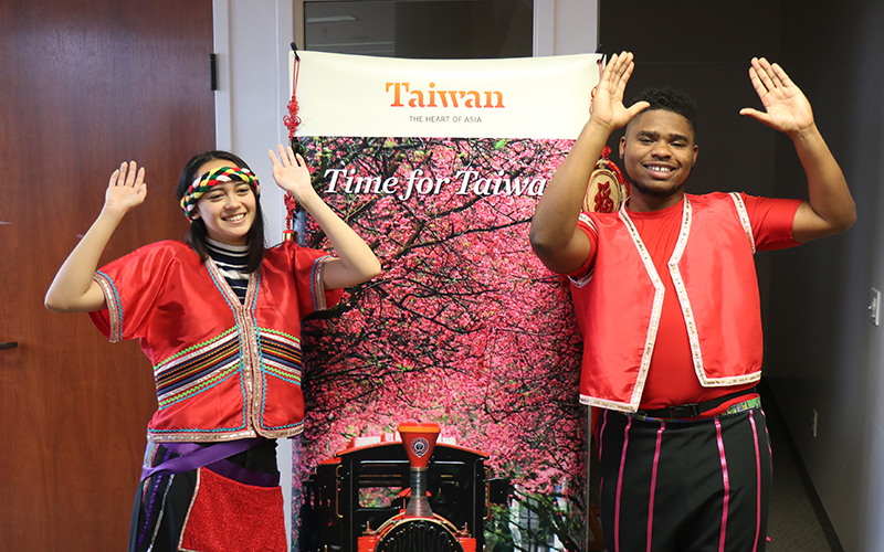 Students at Taiwan Fair